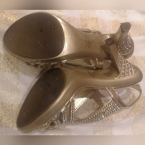 Gold shoes - Picture 13 of 16